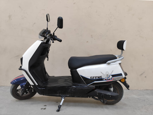 Duma scooter SKY white color