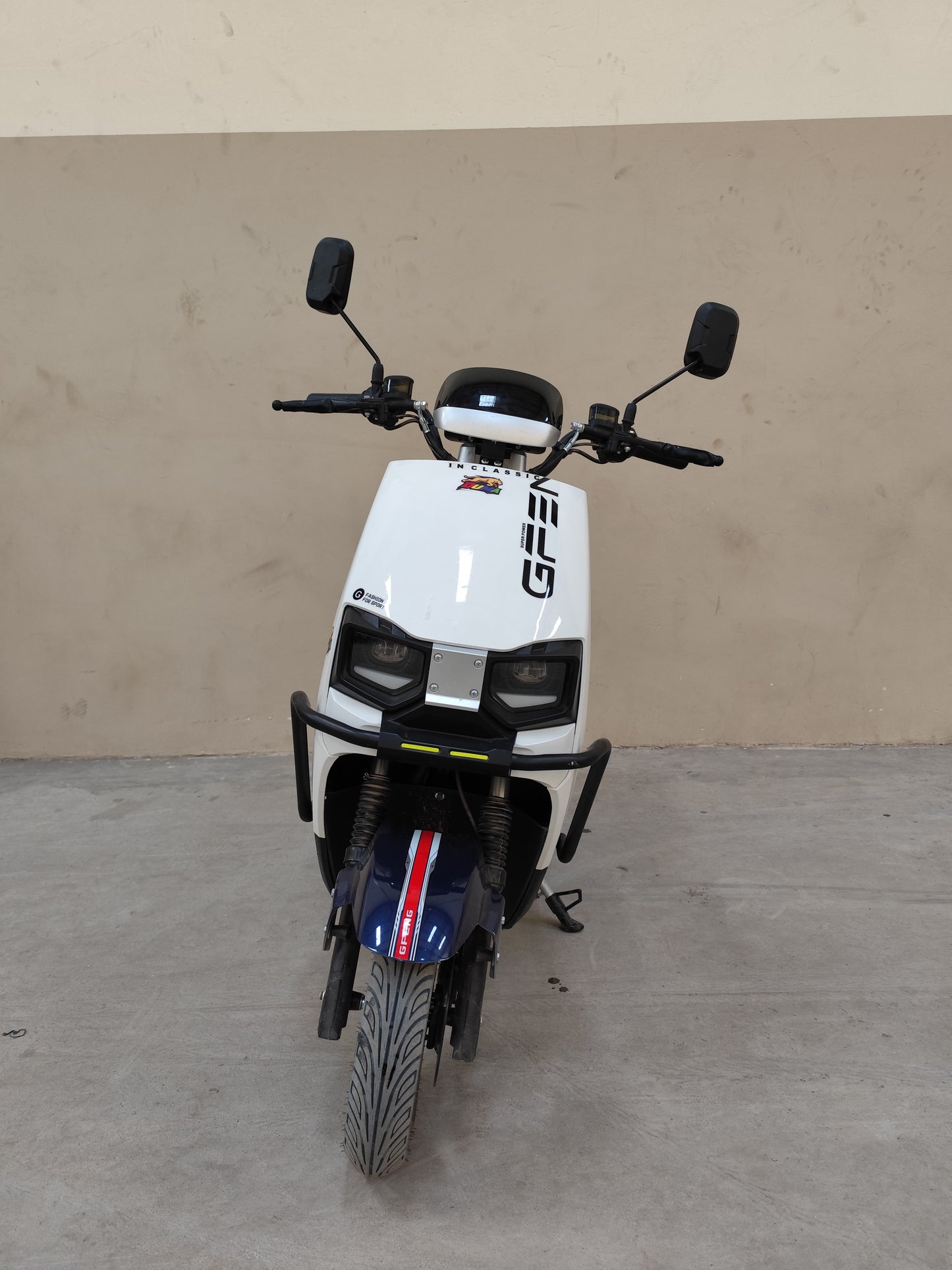 Duma scooter SKY white color