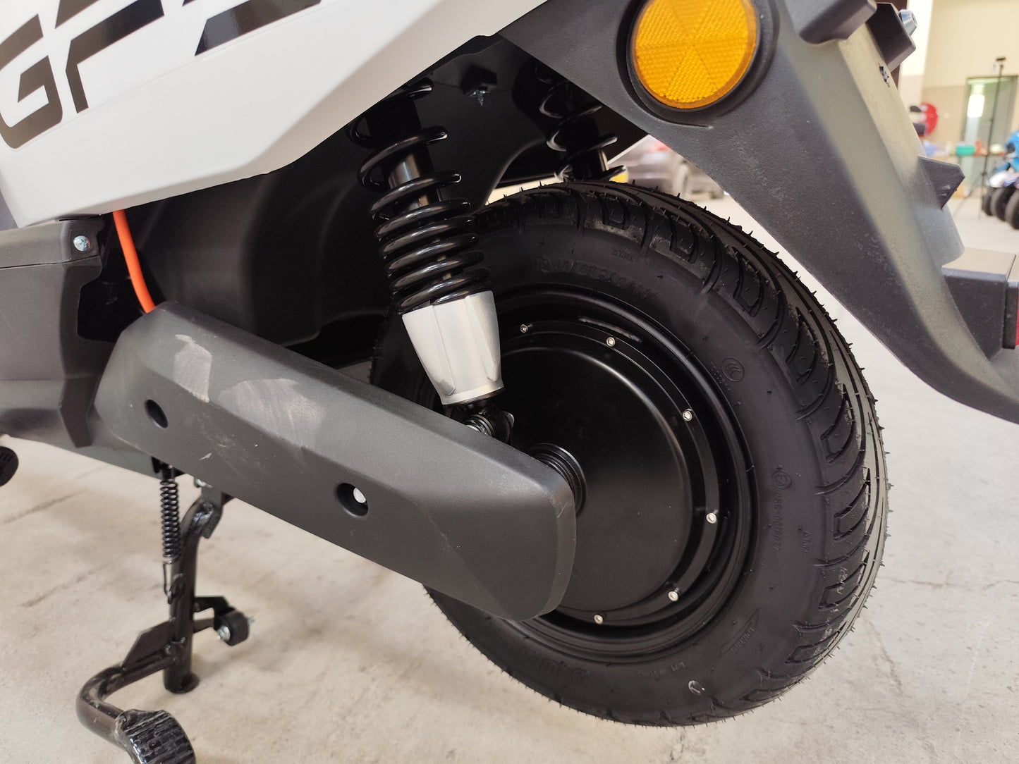 Duma scooter SKY white color