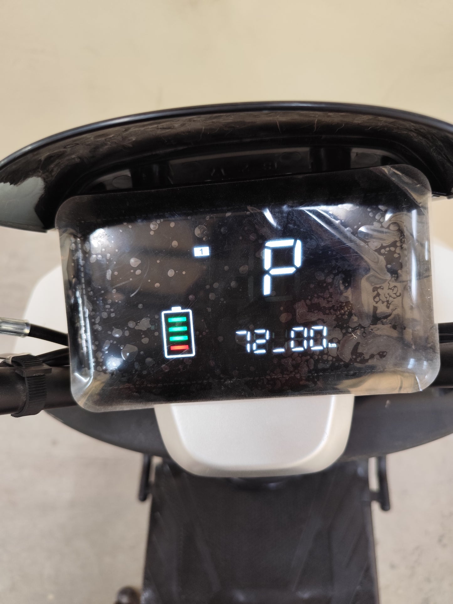 Duma scooter SKY white color
